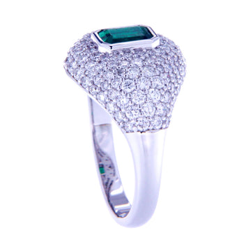 Glittering Emerald Set Ring