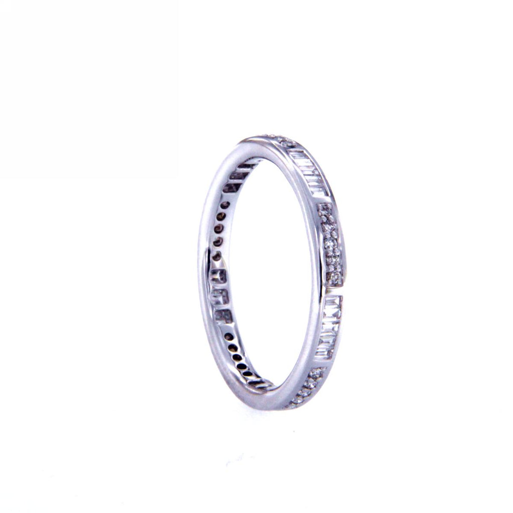 BUGUETTE - ROUND DIAMOND RING