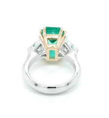 Elegant Emerald Ring