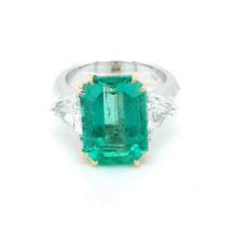 Elegant Emerald Ring